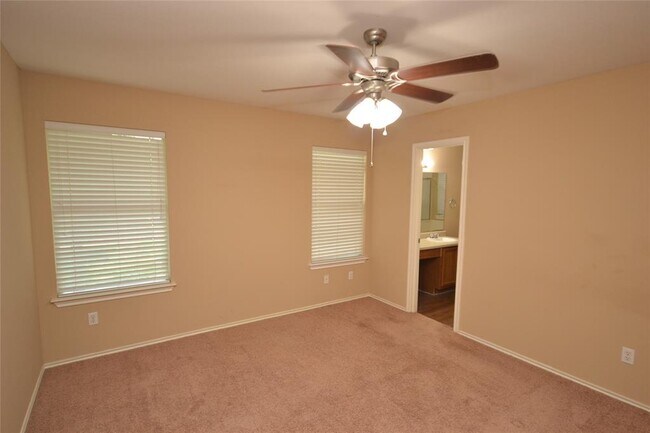 Building Photo - 302 Washington Square Dr