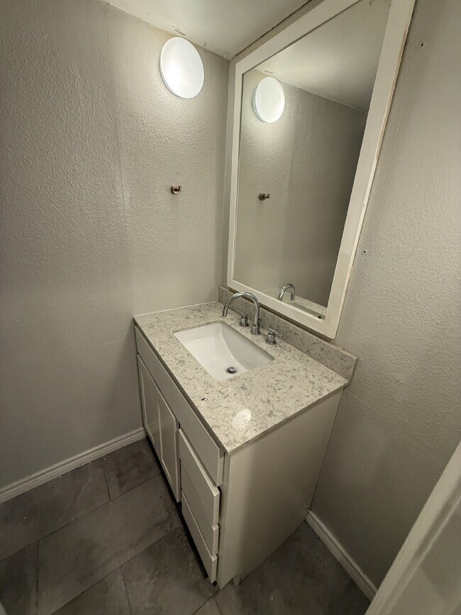 Building Photo - 7522 Holly Hill Dr