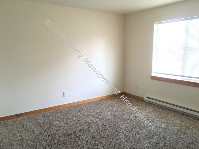 Building Photo - Linden 1502-1504