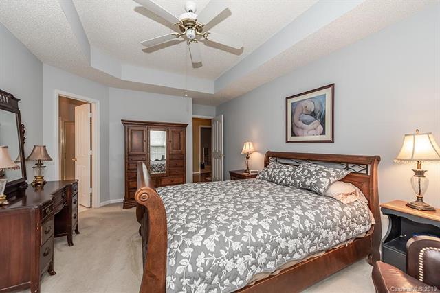 Building Photo - 6924 Lenhart Dr