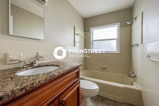 Building Photo - 2 Bedroom Pet-Friendly Home in Clearwater, FL with Main Street Renewal
