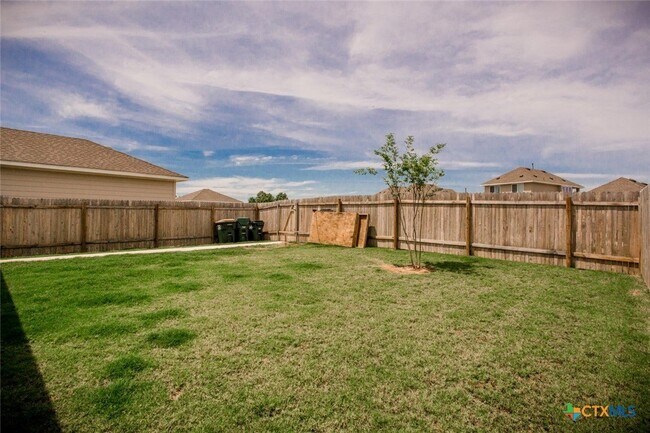 Building Photo - 242 Mossycup Dr