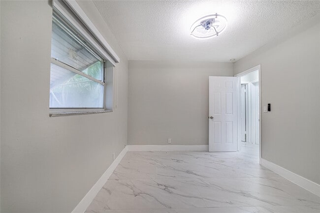 Building Photo - 6220 SW 9th Ct