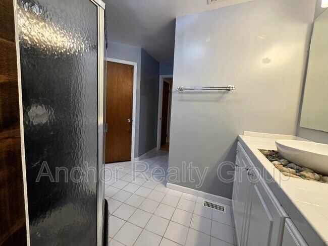 Building Photo - 14 Al St