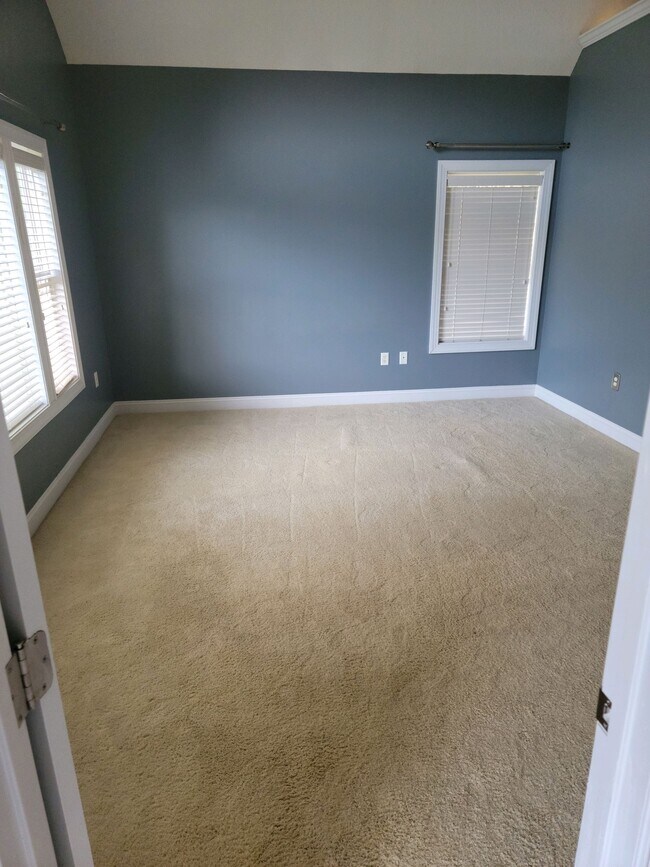 Building Photo - 128 Mosswood Dr