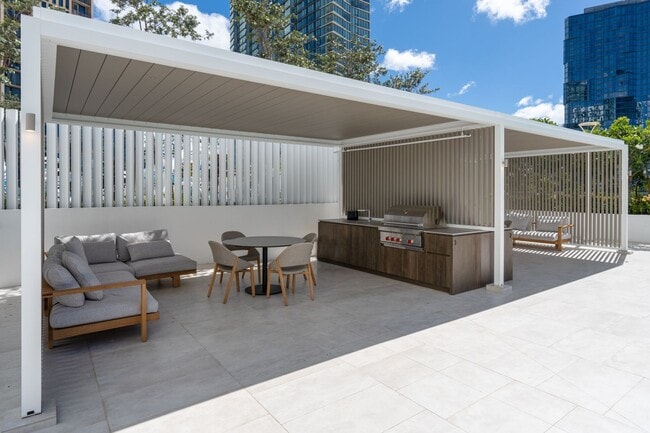 Building Photo - New Koula STUDIO