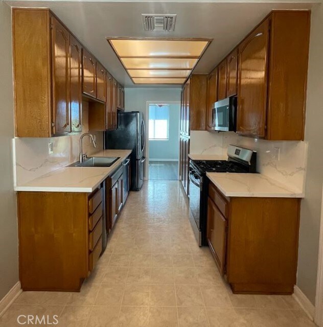 Building Photo - 330 Cordova St