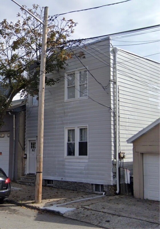 Building Photo - 162 Grand St