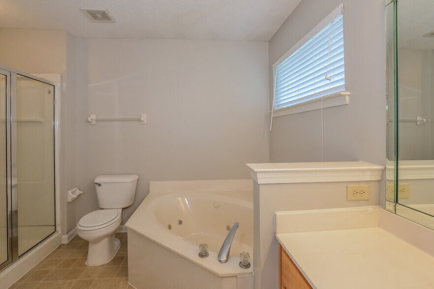 Building Photo - 8408 Cross Point Dr