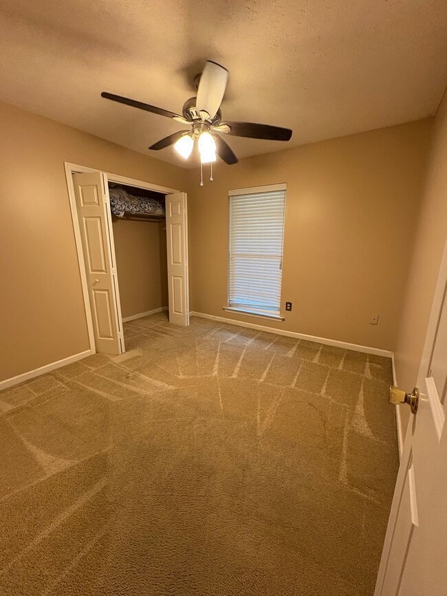 Building Photo - Spacious 3-Bedroom, 2-Bath Home!