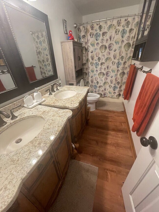 Building Photo - BEAUTIFUL 4 BED / 2.5 BATH SF IN COVENTRY