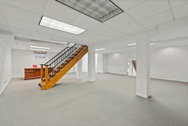 Building Photo - 630 Maple Ct