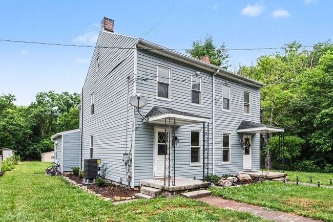 Building Photo - 215-217 Pine Grove MF