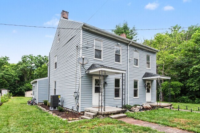 Building Photo - 215-217 Pine Grove Rd