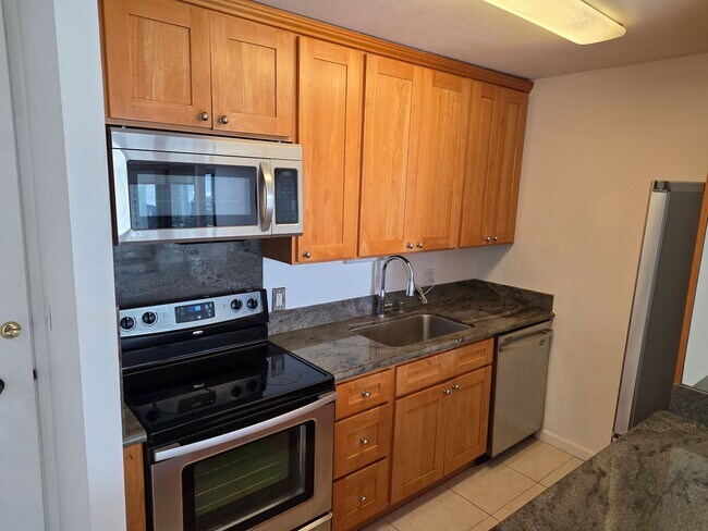 Building Photo - Wilder At Piikoi Spacious 1 Bedroom, 1 Bath & 1 Parking Stall.