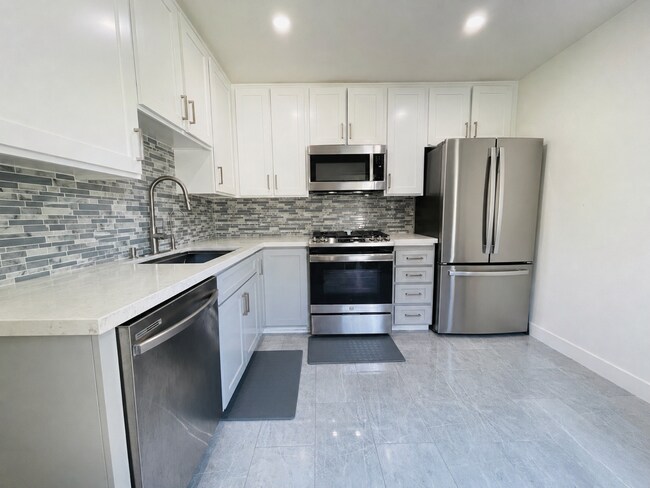 Building Photo - 817 W 232nd St