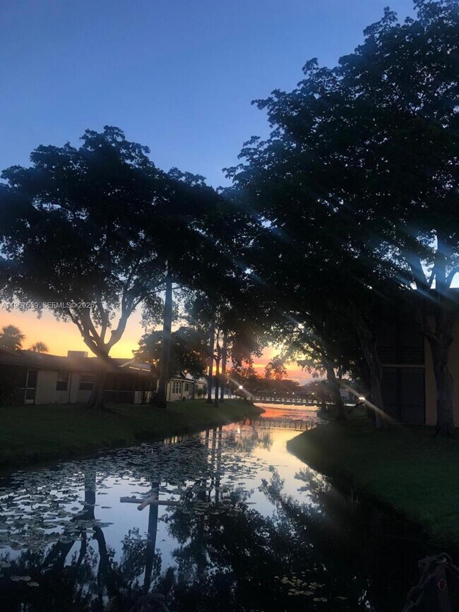 Building Photo - 516 Briarwood Cir