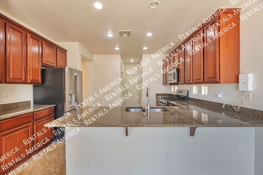 Building Photo - 5433 W Redbird Rd