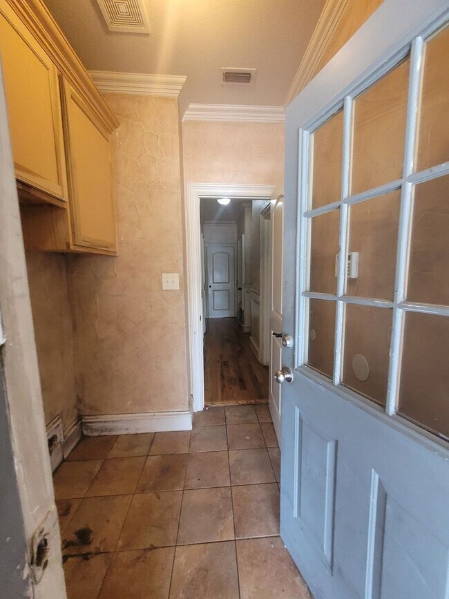 Building Photo - Great 3 bedroom in Meadowbrook area! Ask a...