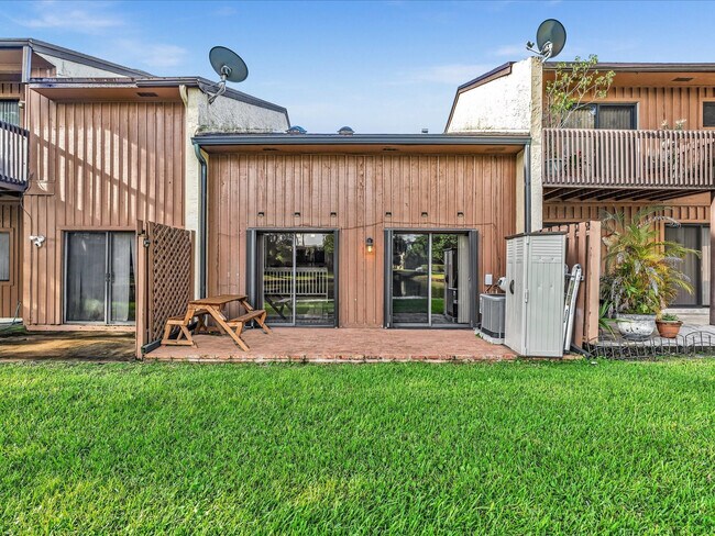 Building Photo - 4182 S Pine Island Rd