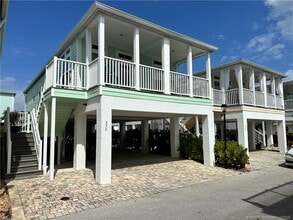 Building Photo - 352 NE Starboard Way