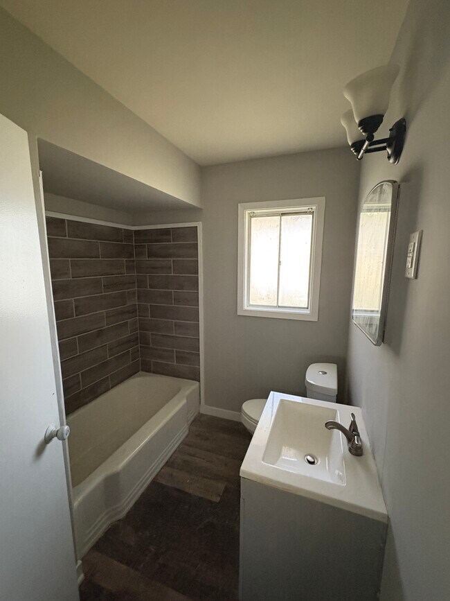 Building Photo - 3648 Thomas Ave