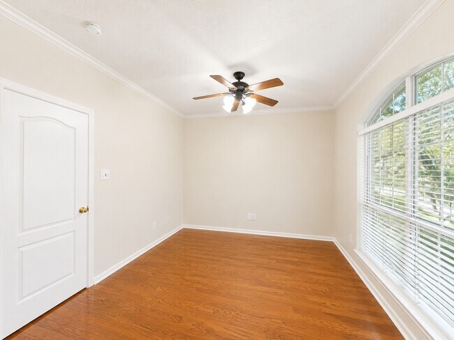 Building Photo - 223 Wild Oak Run