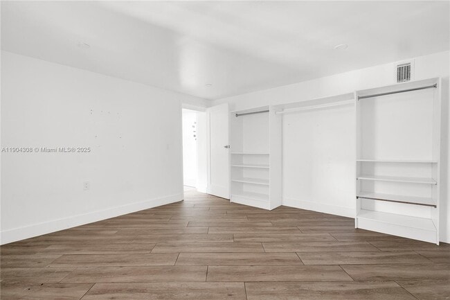 Building Photo - 14970 Leisure Dr