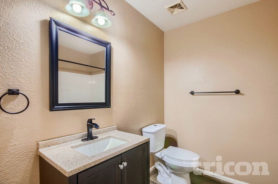 Building Photo - 22671 Scott Dr