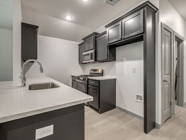 Building Photo - Beautiful New 3-Bed Duplex – Pet Friendly
