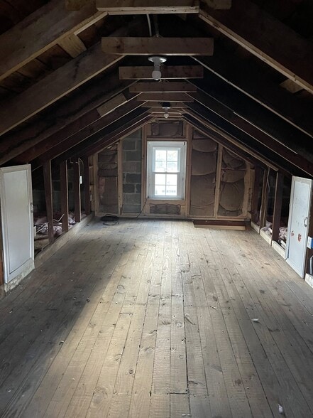 Building Photo - 325 2nd Ave