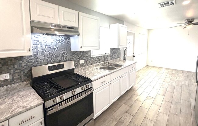 Building Photo - Charming 4 bedroom, 2 bath home in East El Paso!