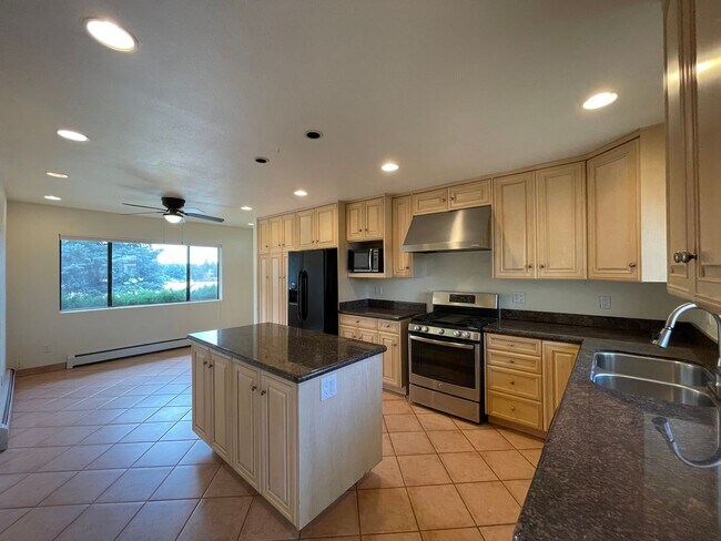 Primary Photo - 2134 Candelero St