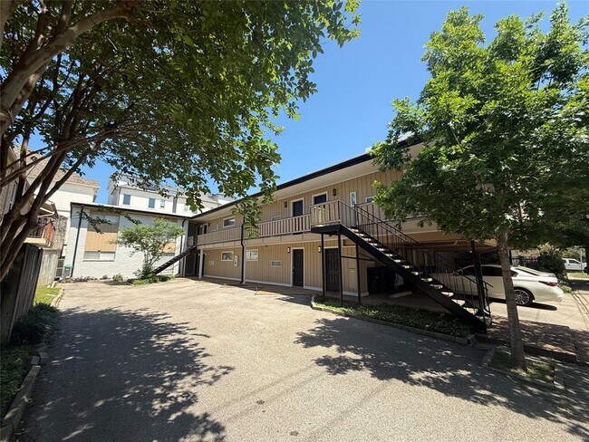 Building Photo - 1418 Vermont St