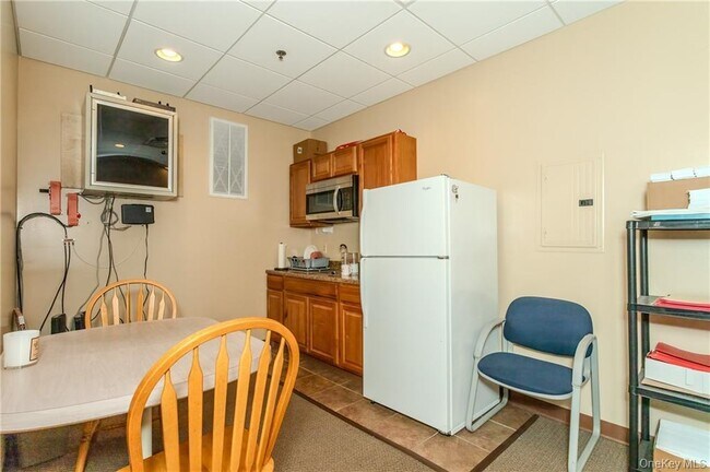 Building Photo - 5 Fair Lawn Dr