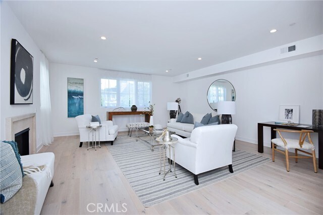 Building Photo - 4641 Cahuenga Blvd