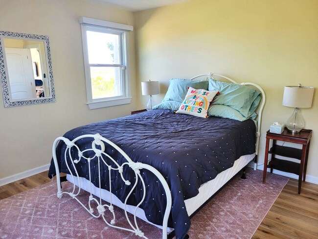 Building Photo - 8034 Riverview Rd