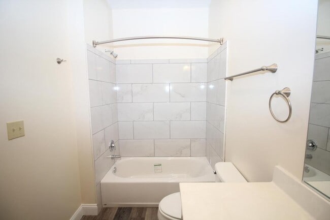 Building Photo - 1665 Kenton Rd