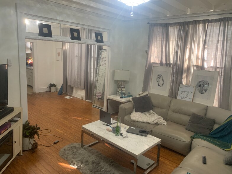 Building Photo - 1014 W 39th St