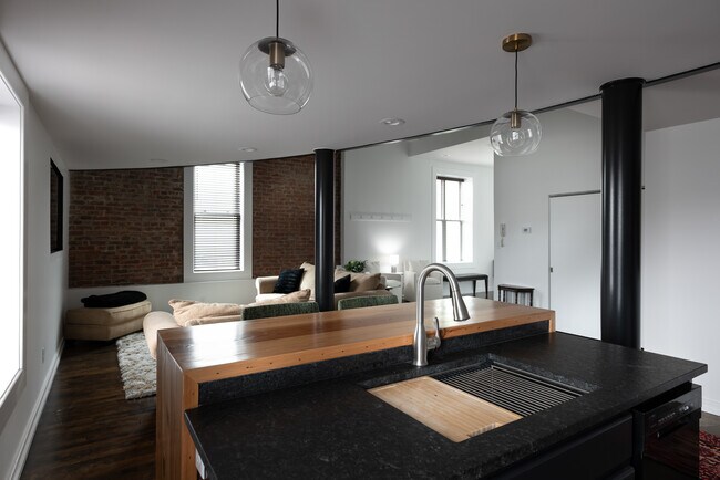 Building Photo - 223 S Hancock St