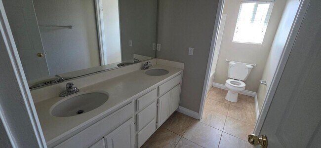 Building Photo - Large 6bed 4bath San Jacinto Beauty!