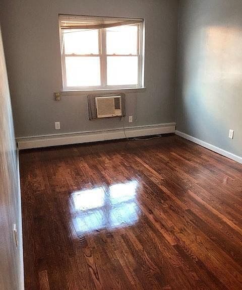 Building Photo - "Charming 3-Bedroom Oasis with 2 Full Bath...