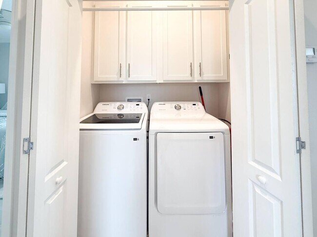 Building Photo - 452 NE Indian River Dr