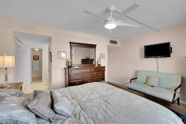 Building Photo - 1400 S Ocean Dr