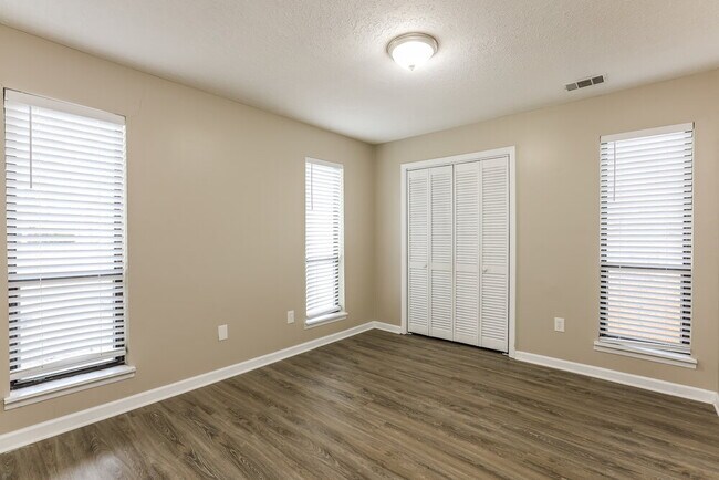 Building Photo - 338 St Patrick Dr SW