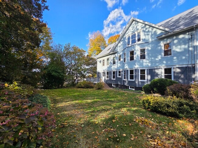 Building Photo - 302 Lexington Ave