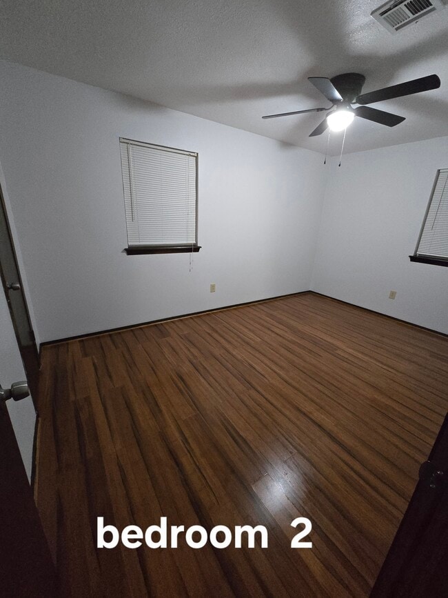 Building Photo - 513 N Roosevelt Ave