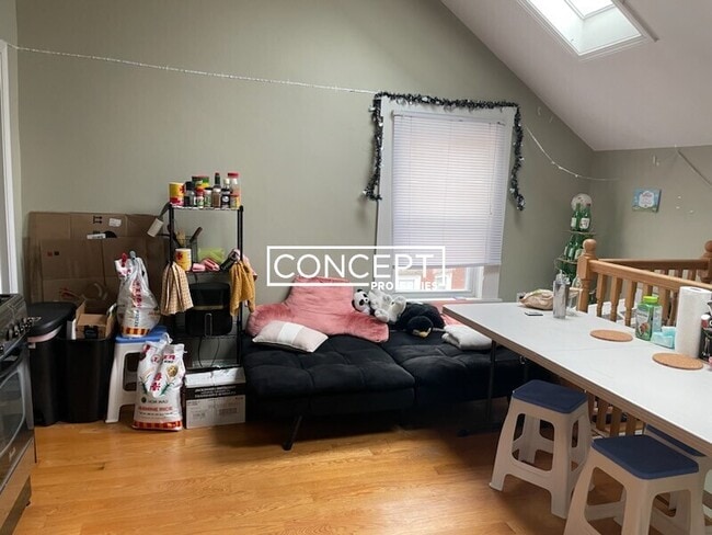 Building Photo - 12 Shepherd Ave