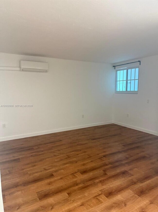 Building Photo - 160 NE 55th St