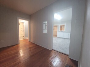 Building Photo - Charming 2 bed 1 bath
